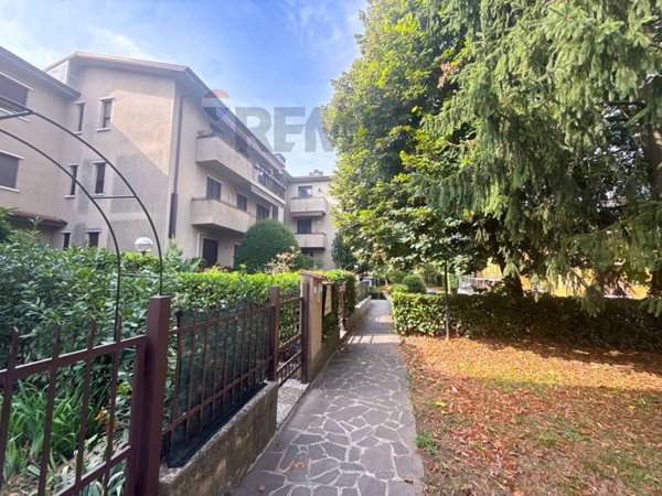 appartamento in vendita a Lesmo in zona Peregallo.