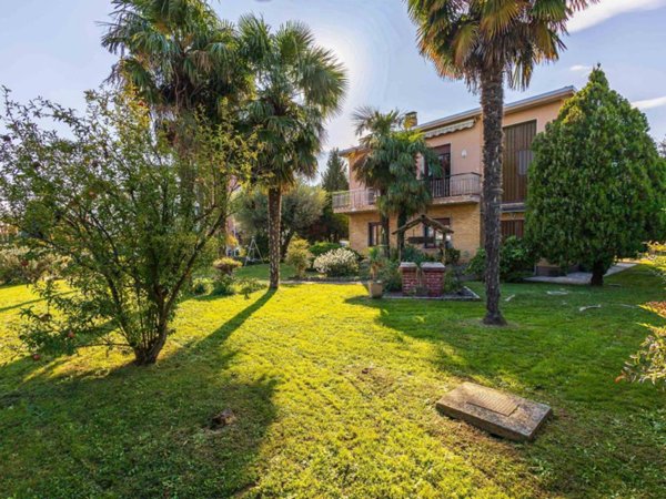 casa indipendente in vendita a Lesmo in zona California