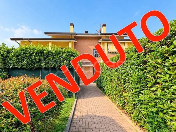 appartamento in vendita a Lesmo in zona California