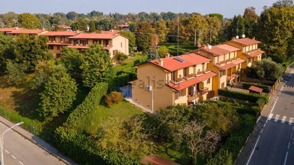 casa indipendente in vendita a Lesmo in zona Gerno