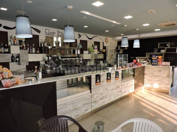 locale commerciale in vendita a Limbiate