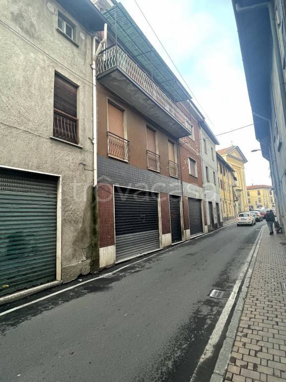 negozio in vendita a Limbiate