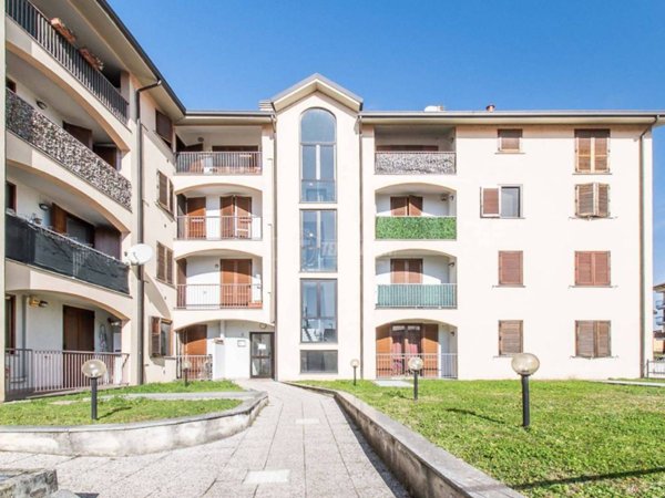 appartamento in vendita a Limbiate in zona Pinzano