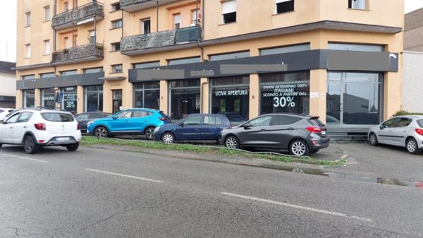 locale commerciale in vendita a Limbiate