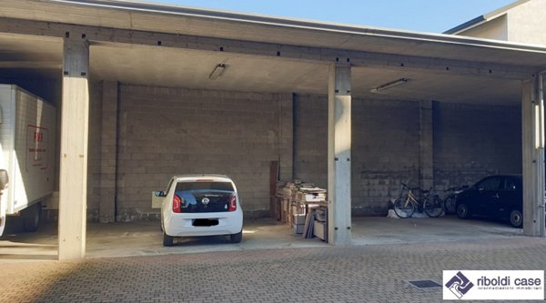 locale di sgombero in vendita a Limbiate
