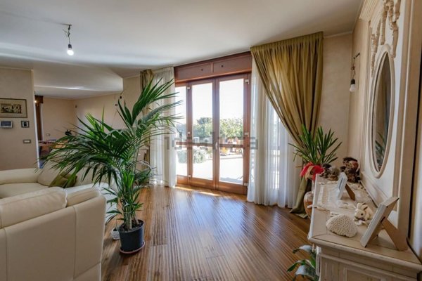 appartamento in vendita a Limbiate in zona Villaggio del Sole
