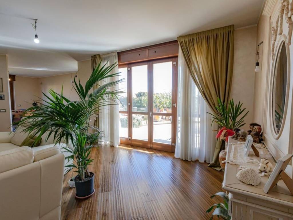appartamento in vendita a Limbiate in zona Villaggio del Sole