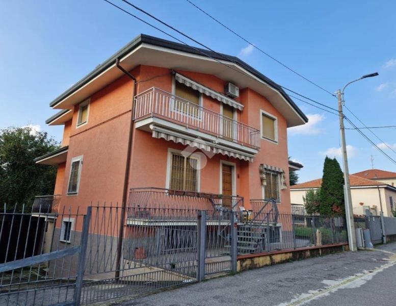 casa indipendente in vendita a Limbiate