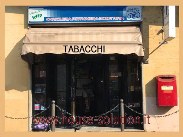 negozio in vendita a Limbiate in zona Villaggio dei Giovi