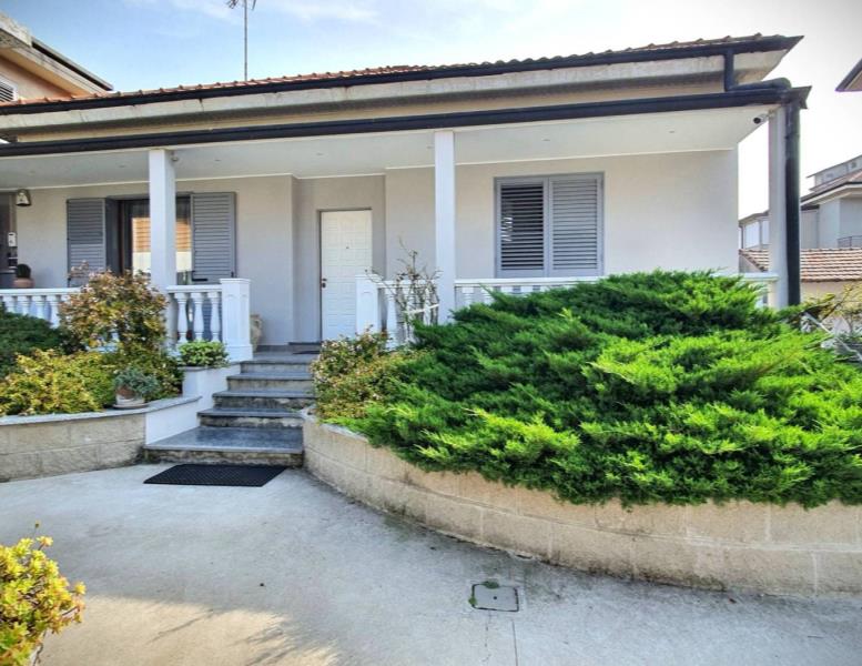 casa indipendente in vendita a Limbiate