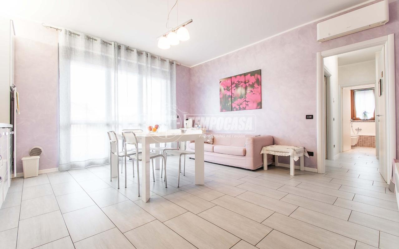 appartamento in vendita a Limbiate in zona Villaggio del Sole