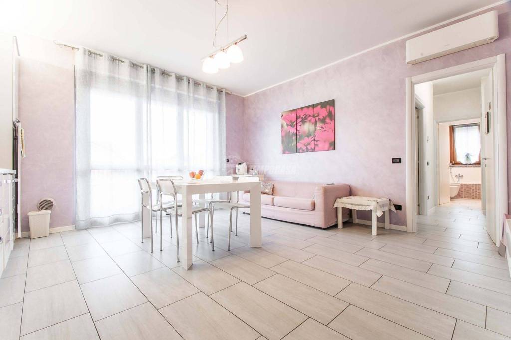 appartamento in vendita a Limbiate in zona Villaggio del Sole