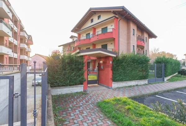 locale di sgombero in vendita a Limbiate in zona Villaggio del Sole