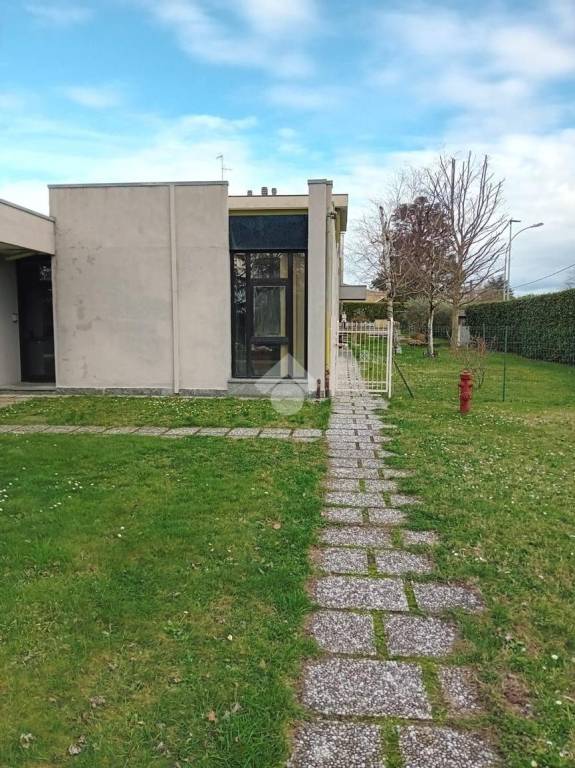 locale commerciale in vendita a Limbiate
