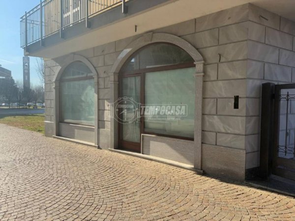 negozio in vendita a Limbiate