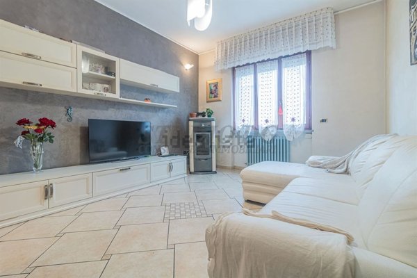 appartamento in vendita a Limbiate in zona Mombello
