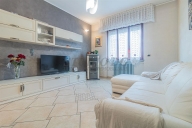 appartamento in vendita a Limbiate in zona Mombello