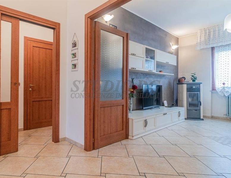 appartamento in vendita a Limbiate in zona Mombello