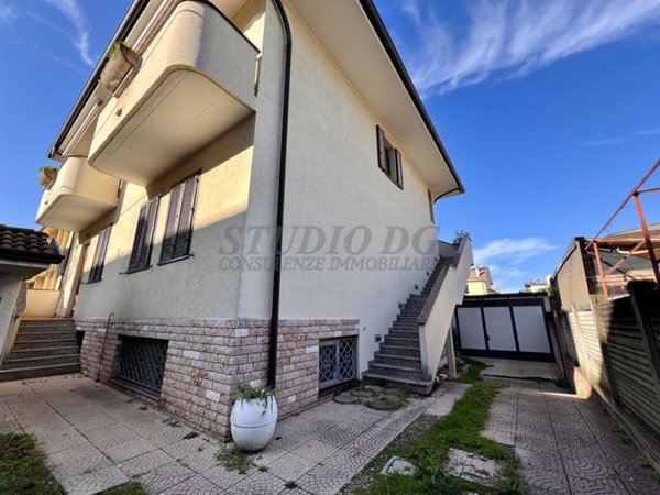 casa indipendente in vendita a Limbiate