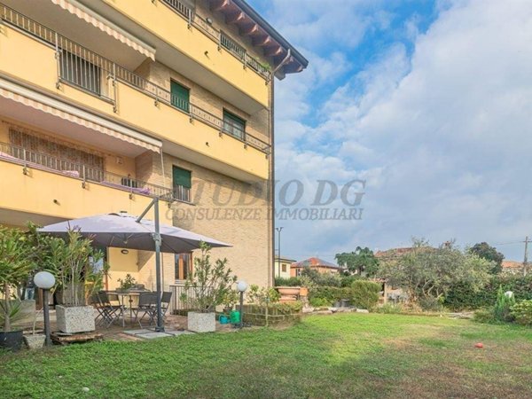 appartamento in vendita a Limbiate in zona Villaggio del Sole