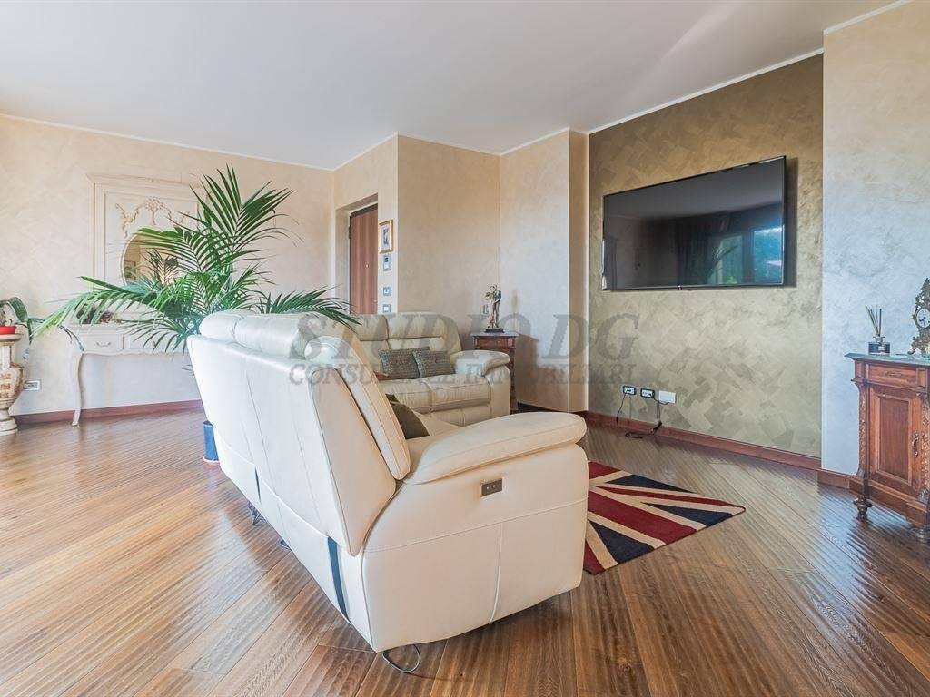 appartamento in vendita a Limbiate in zona Villaggio del Sole