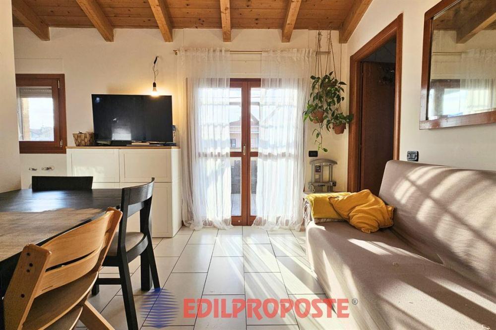 appartamento in vendita a Limbiate in zona Villaggio del Sole