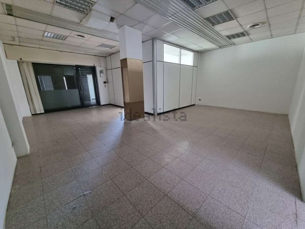 locale commerciale in vendita a Limbiate