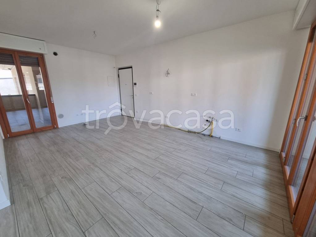 appartamento in vendita a Limbiate in zona Mombello
