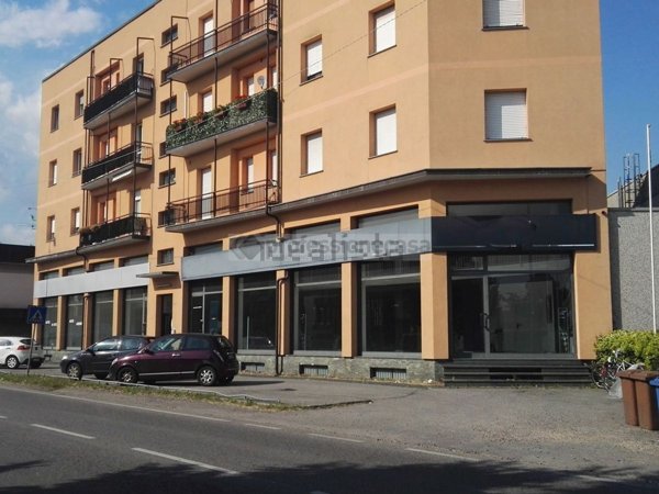 locale commerciale in vendita a Limbiate