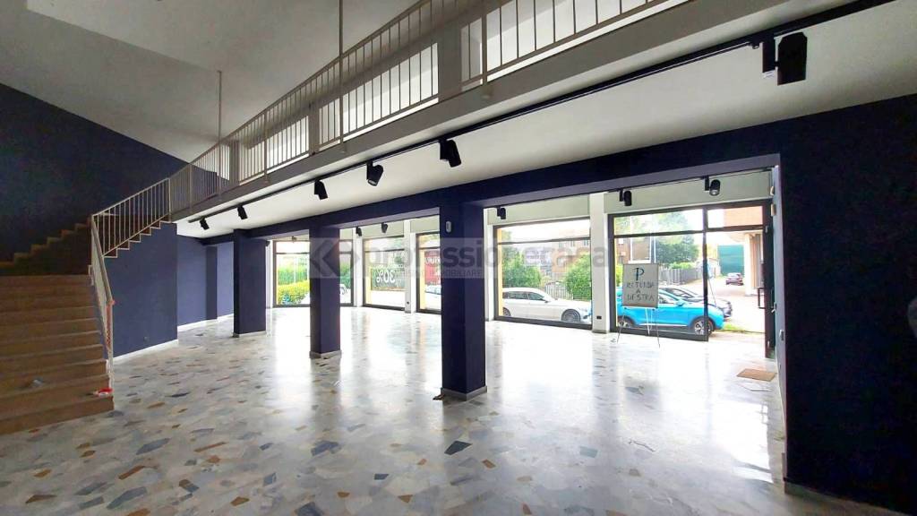 locale commerciale in vendita a Limbiate