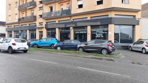 negozio in vendita a Limbiate