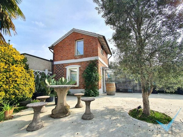 casa indipendente in vendita a Limbiate