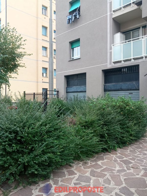 negozio in vendita a Limbiate