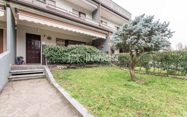 casa indipendente in vendita a Limbiate in zona Pinzano