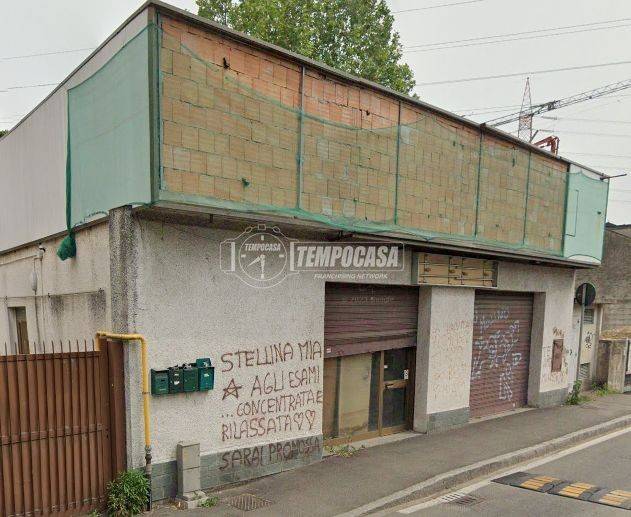negozio in vendita a Limbiate