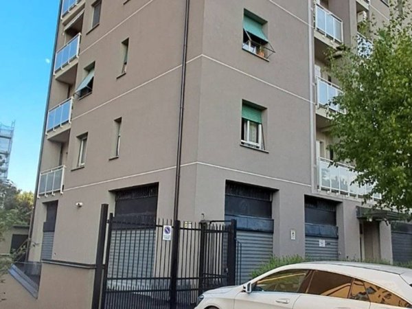 negozio in vendita a Limbiate