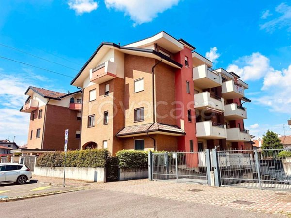 appartamento in vendita a Limbiate in zona Villaggio del Sole