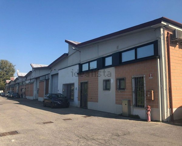 capannone in vendita a Limbiate