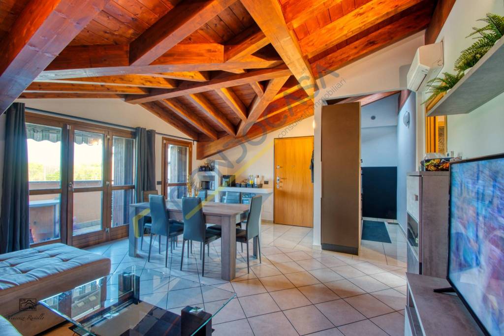 appartamento in vendita a Limbiate in zona Mombello