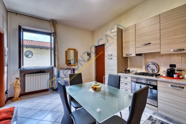 appartamento in vendita a Limbiate in zona Pinzano