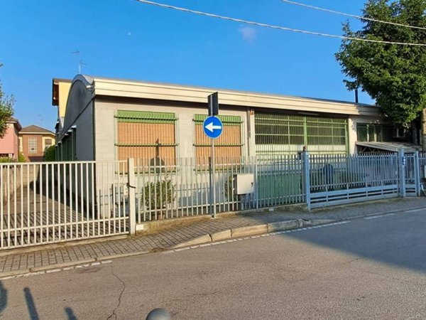 locale commerciale in vendita a Limbiate