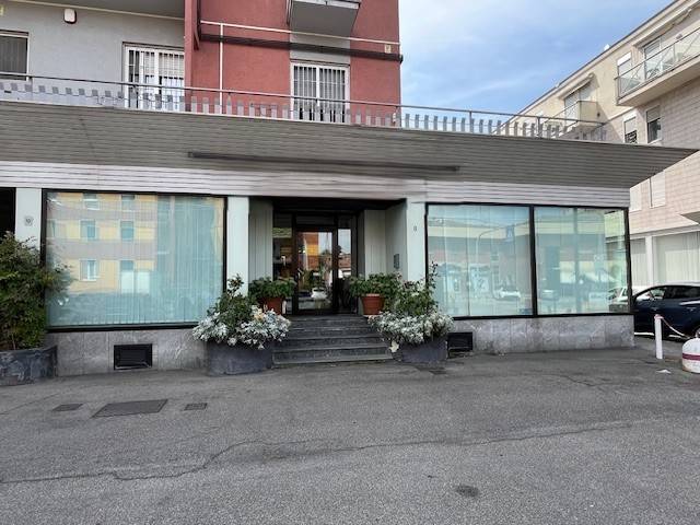 negozio in vendita a Limbiate