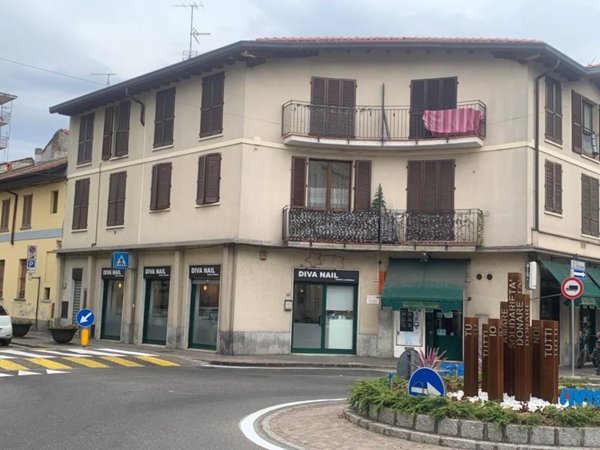 negozio in vendita a Limbiate