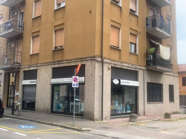 negozio in vendita a Limbiate