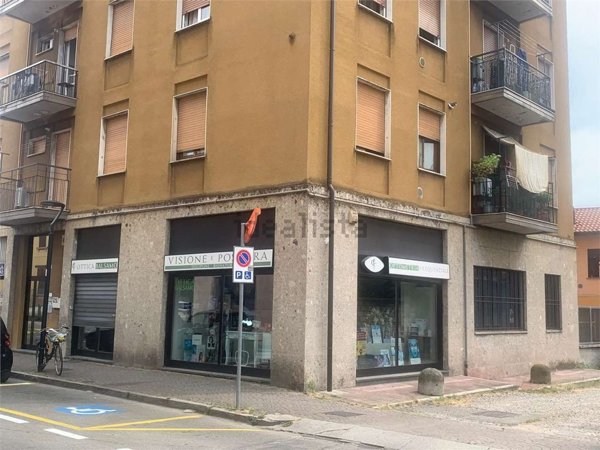 negozio in vendita a Limbiate