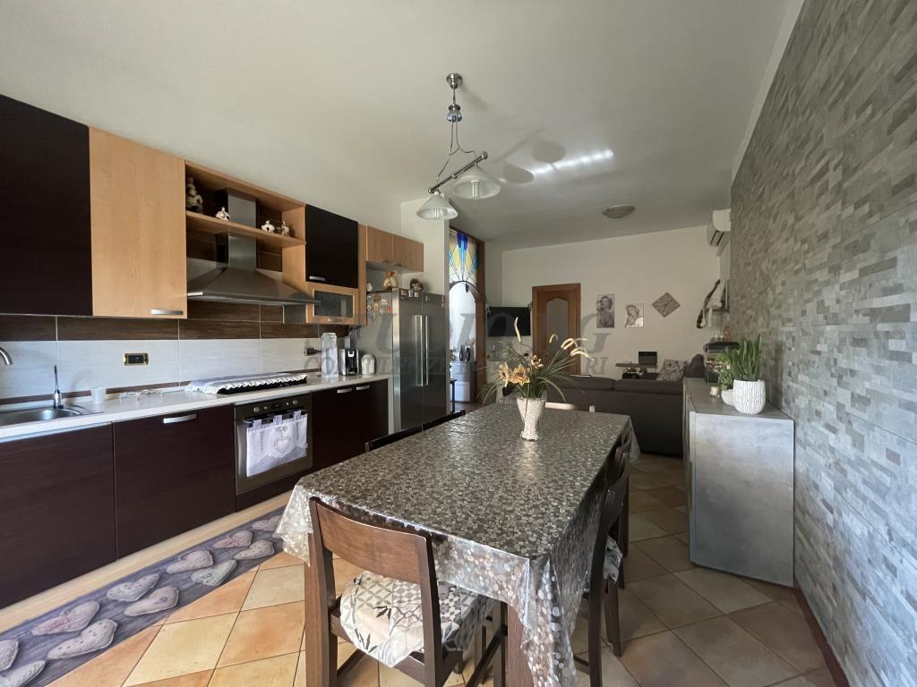 appartamento in vendita a Limbiate in zona Pinzano