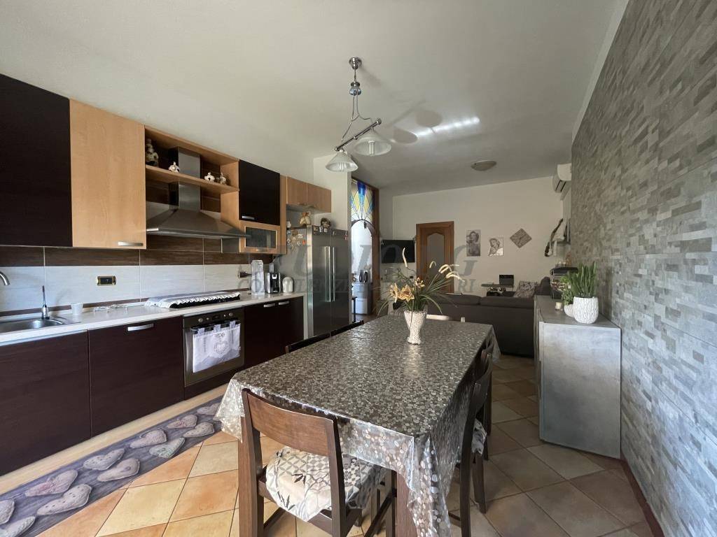 appartamento in vendita a Limbiate in zona Pinzano