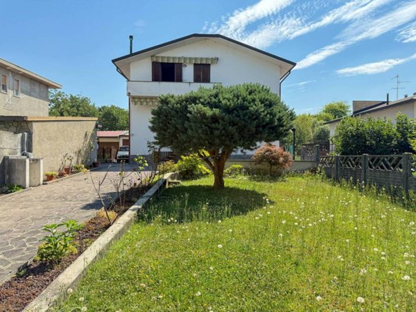 casa indipendente in vendita a Limbiate