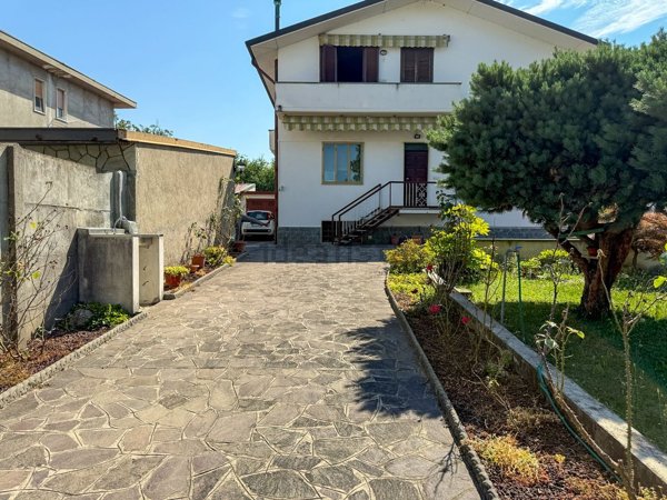casa indipendente in vendita a Limbiate