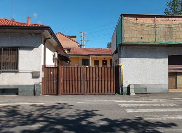 negozio in vendita a Limbiate